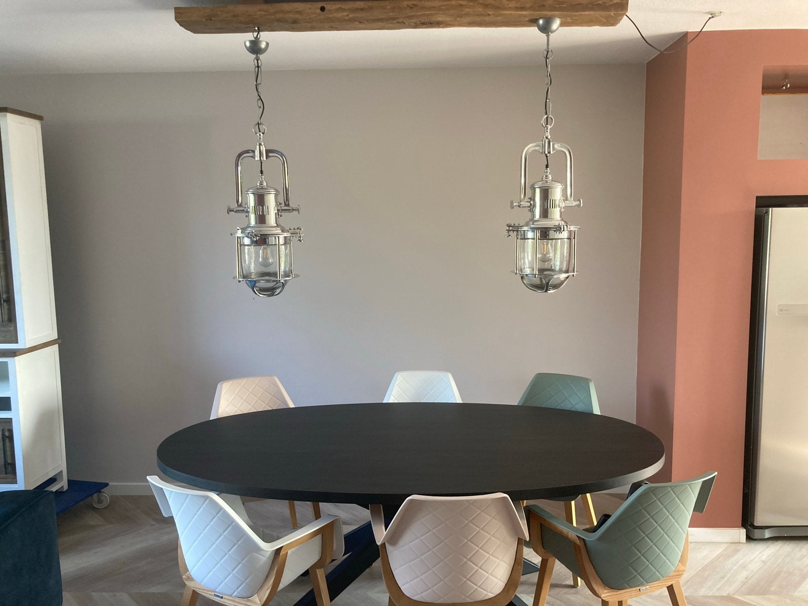 Moderne ovale eettafel, Ophalen, 100 tot 150 cm, Zo goed als nieuw, 150 tot 200 cm