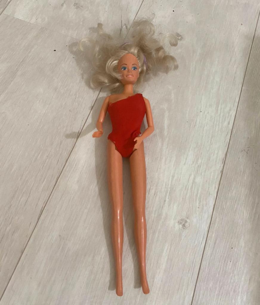 Vintage Barbie pop met rood badpak, Ophalen of Verzenden, Gebruikt