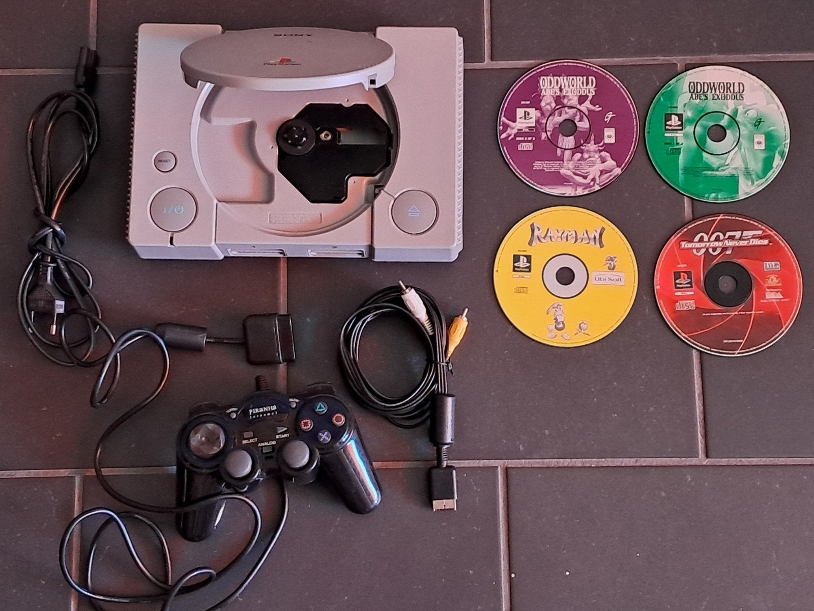Playstation 1, Ophalen of Verzenden, Zo goed als nieuw, Met 1 controller