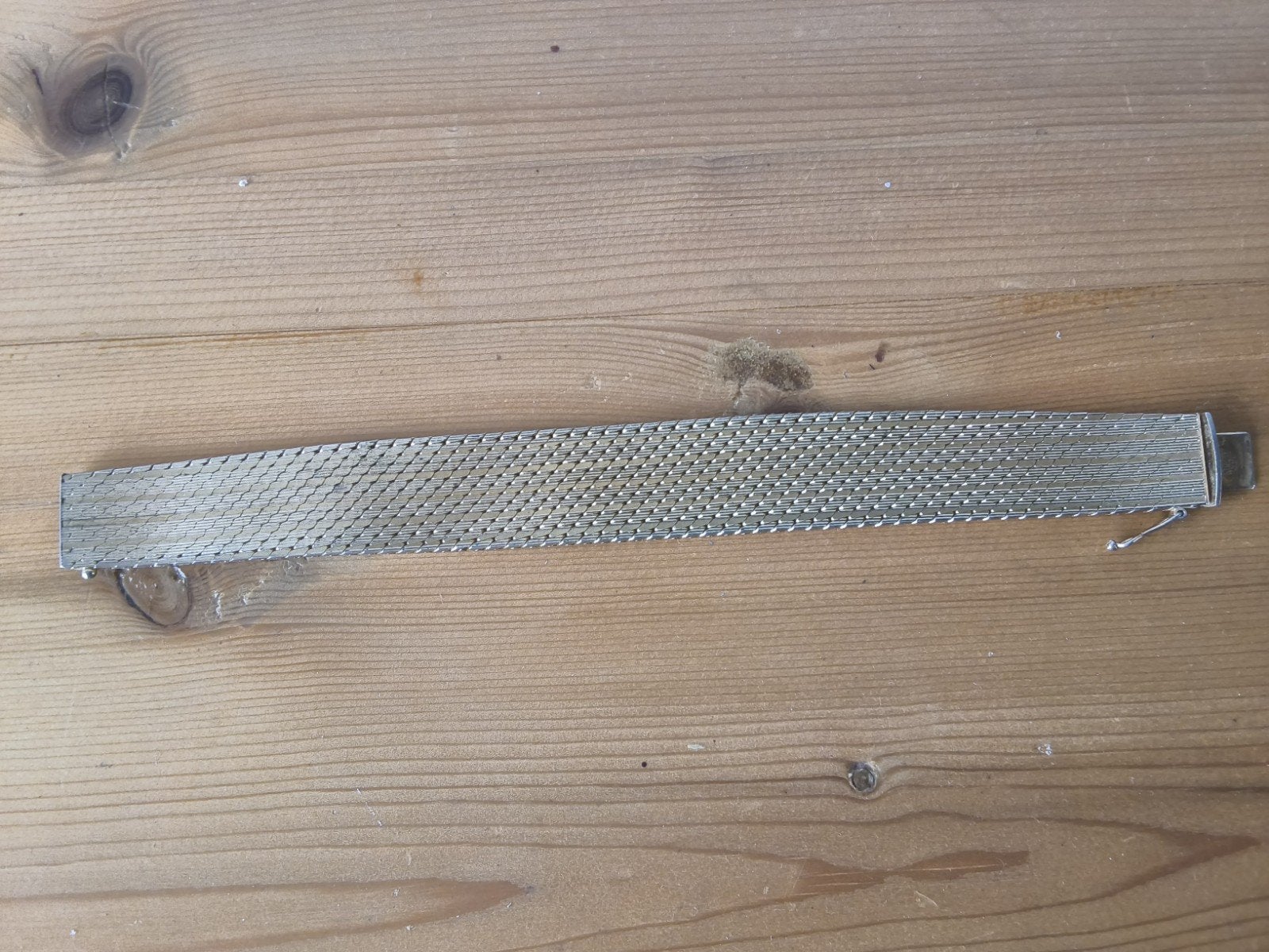 Vintage goudkleurige zware armband met schubbenpatroon, Ophalen of Verzenden, Gebruikt, Goud, Staal