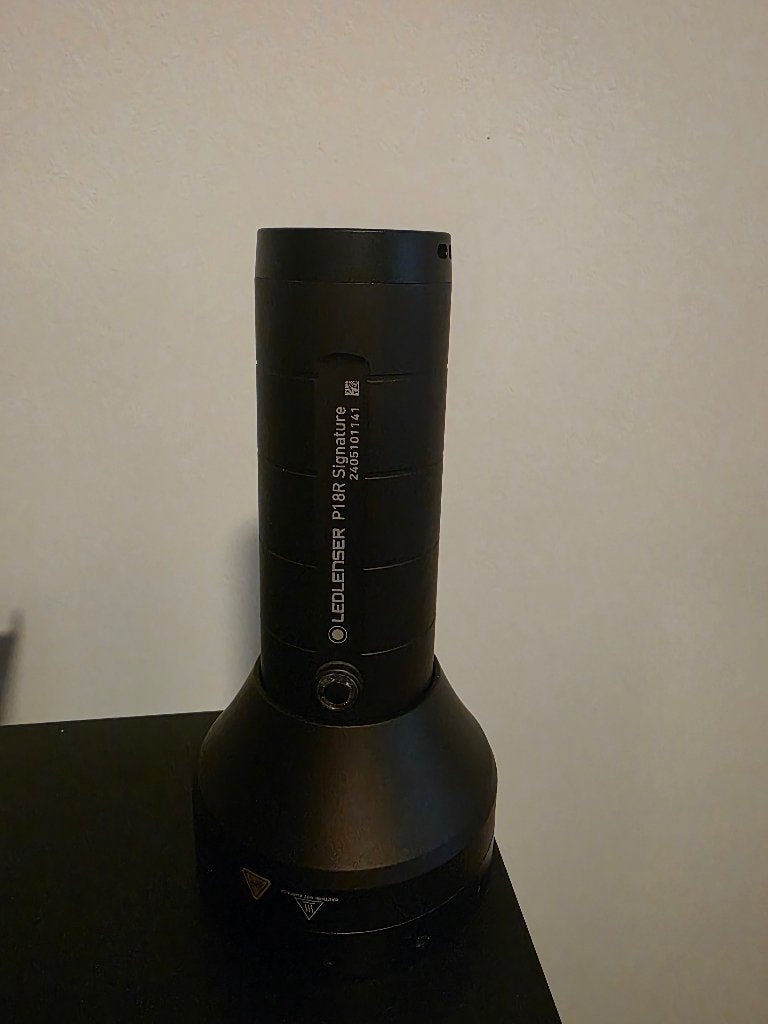 Ledlenser P18R Signature, Ophalen of Verzenden, Zo goed als nieuw, Batterij