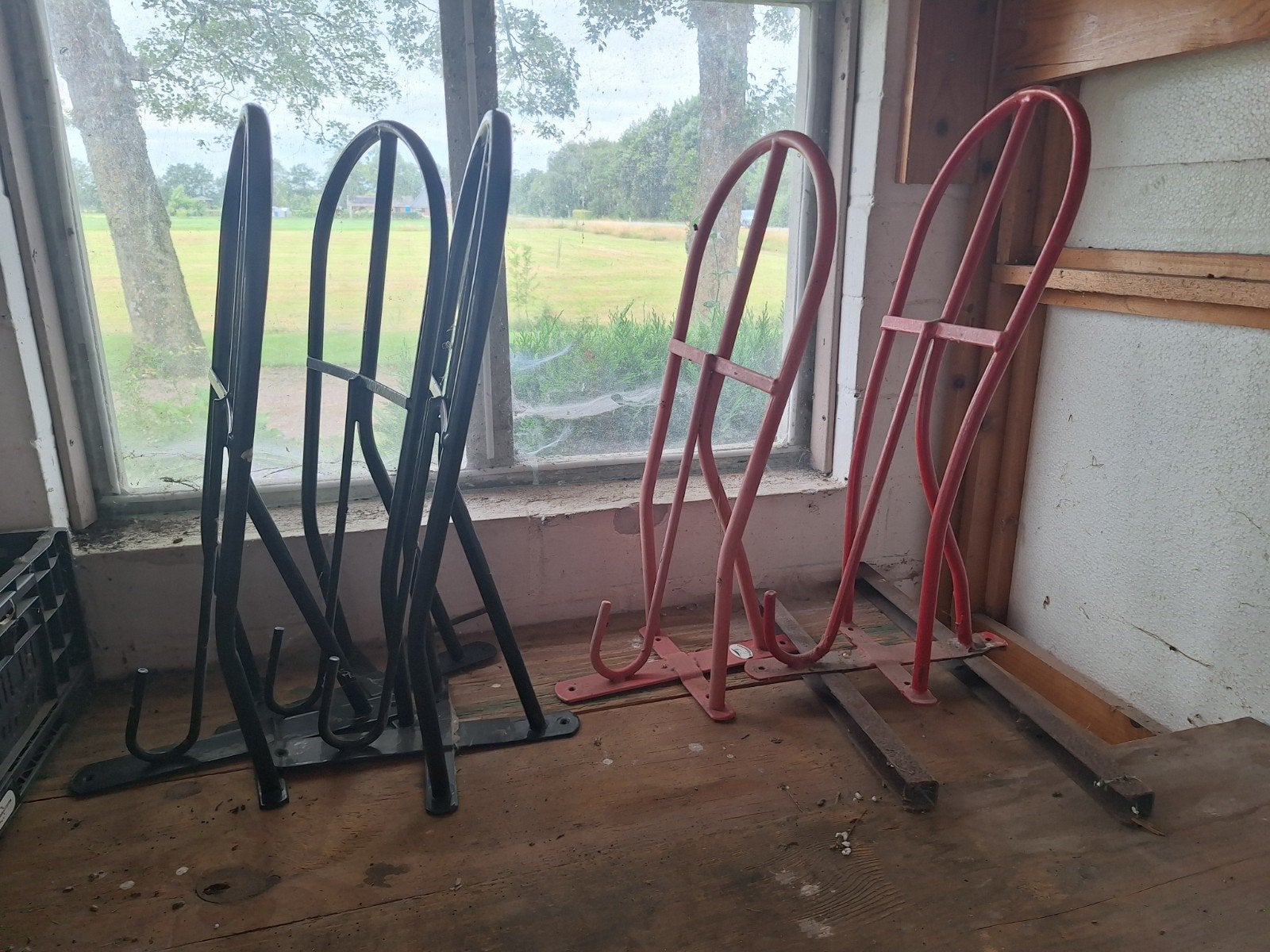 5 nette zadel steunen, waarvan 1 voor in een busje, Dieren en Toebehoren, Ophalen