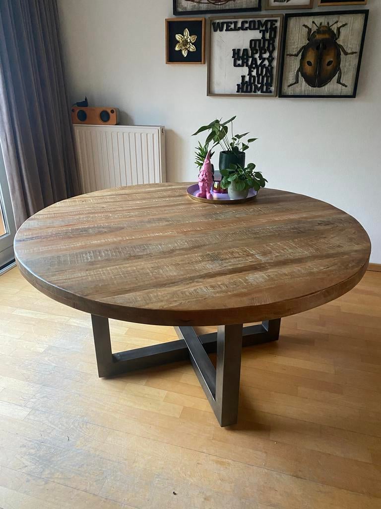 Ronde eettafel mangohout met stalen onderstel (150cm), Huis en Inrichting, Tafels | Eettafels, Ophalen, Gebruikt, 150 tot 200 cm