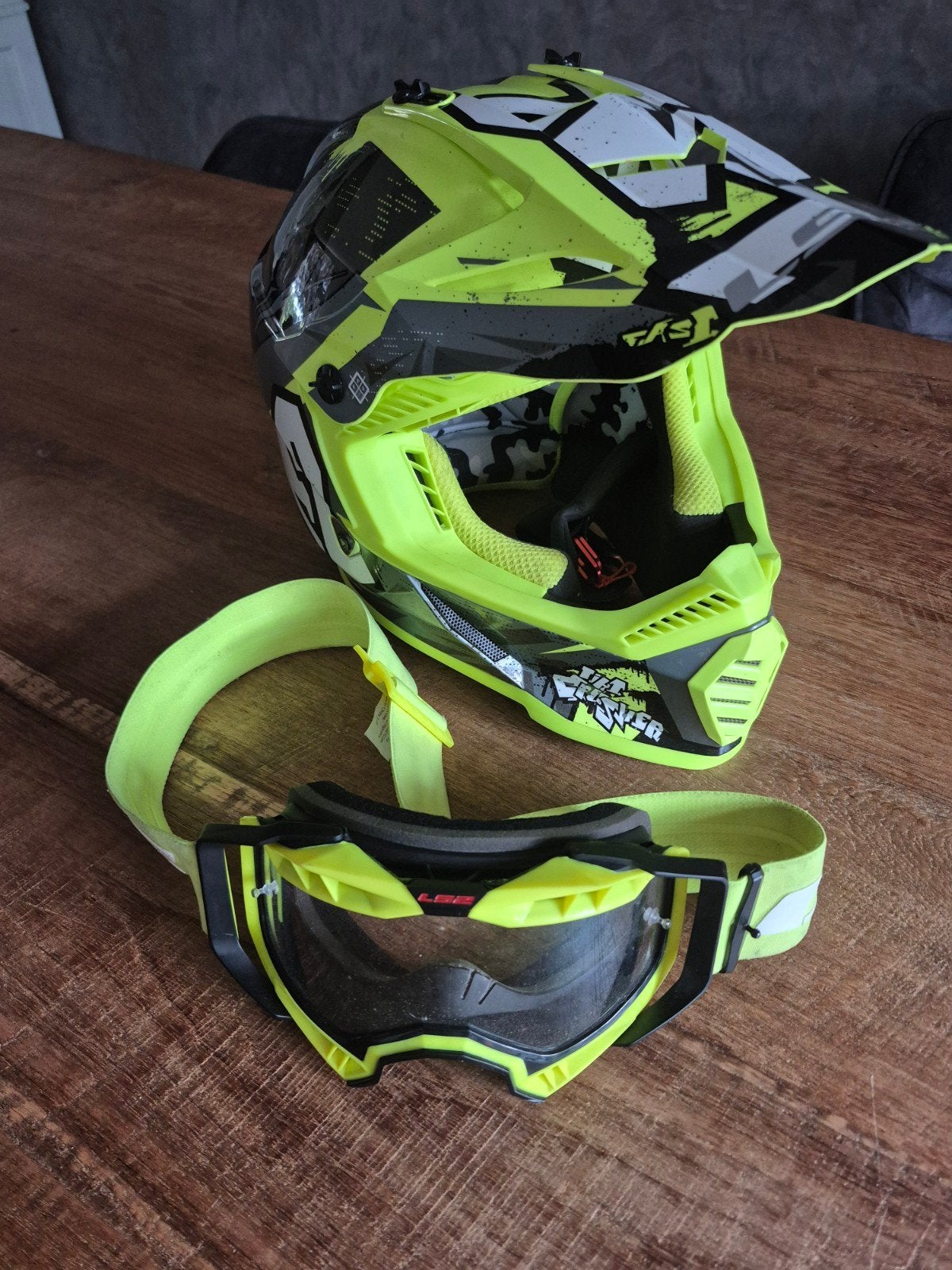 LS2 Crosshelm met bril - Maat M, Motoren, Kleding | Motorhelmen, Overige merken, M, Ophalen of Verzenden, Tweedehands