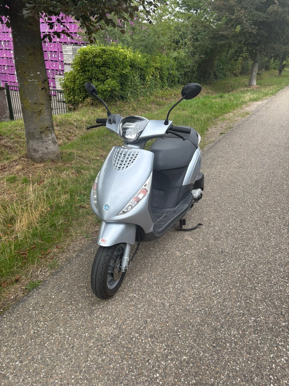 Piaggio zip 4takt nieuwstaat, Ophalen, Maximaal 45 km/u, Zo goed als nieuw, Benzine