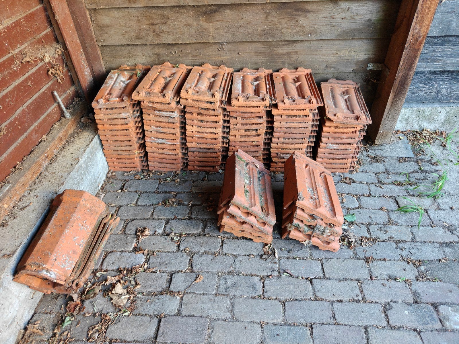 Dakpannen, kantpannen en nokvorsten Gebr. Laumans Tegelen, Doe-het-zelf en Verbouw, Ophalen