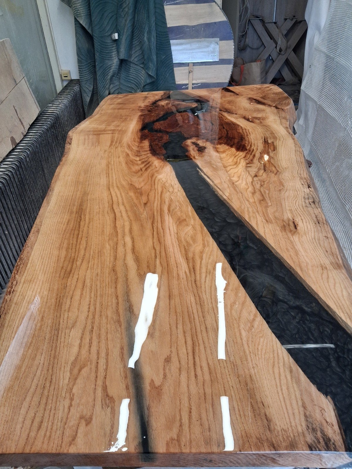 Unieke Epoxytafel - Eikenhout met Zwarte Epoxy, 100 tot 150 cm, Nieuw, Ophalen of Verzenden, Modern Rustiek, Industrieel, Uniek