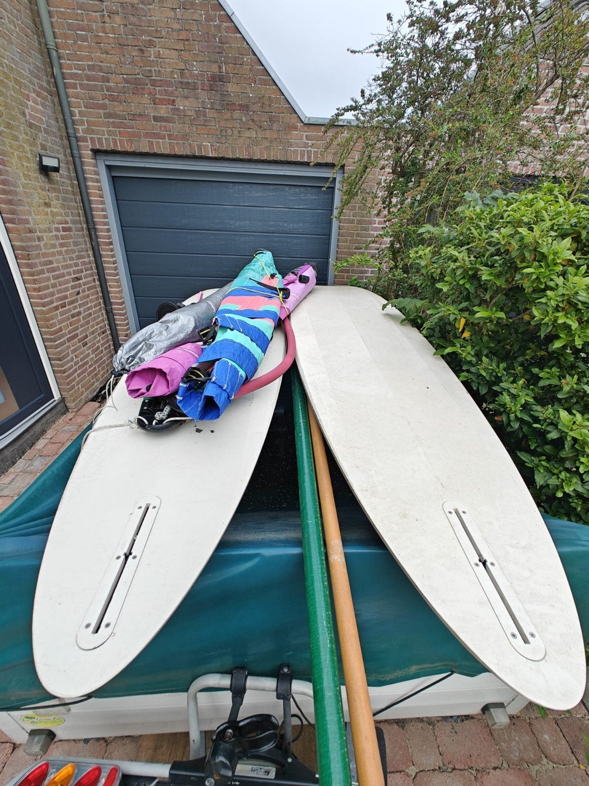 Twee complete surfplanken, gebruikt, Ophalen, Gebruikt, 5 tot 6.5 m², Met zeil(en)