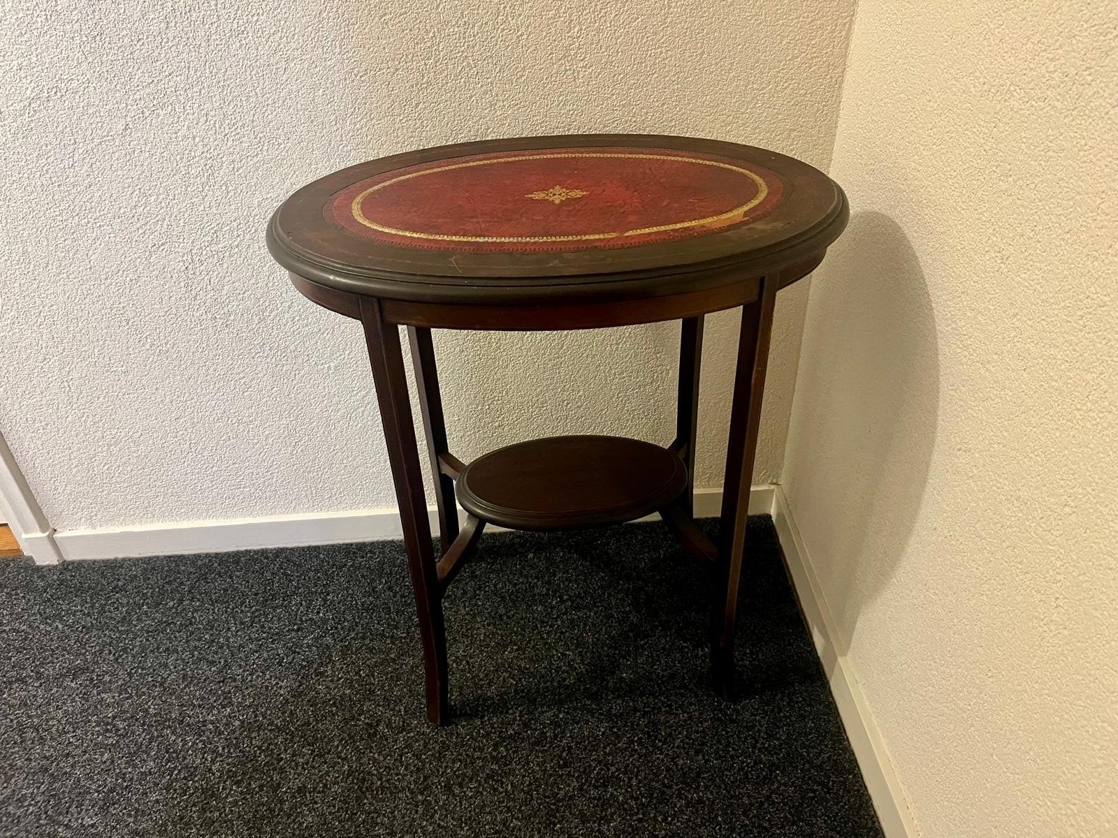 Met leer ingelegde (grotere) OVALE bijzettafel

74x65x42, Ophalen