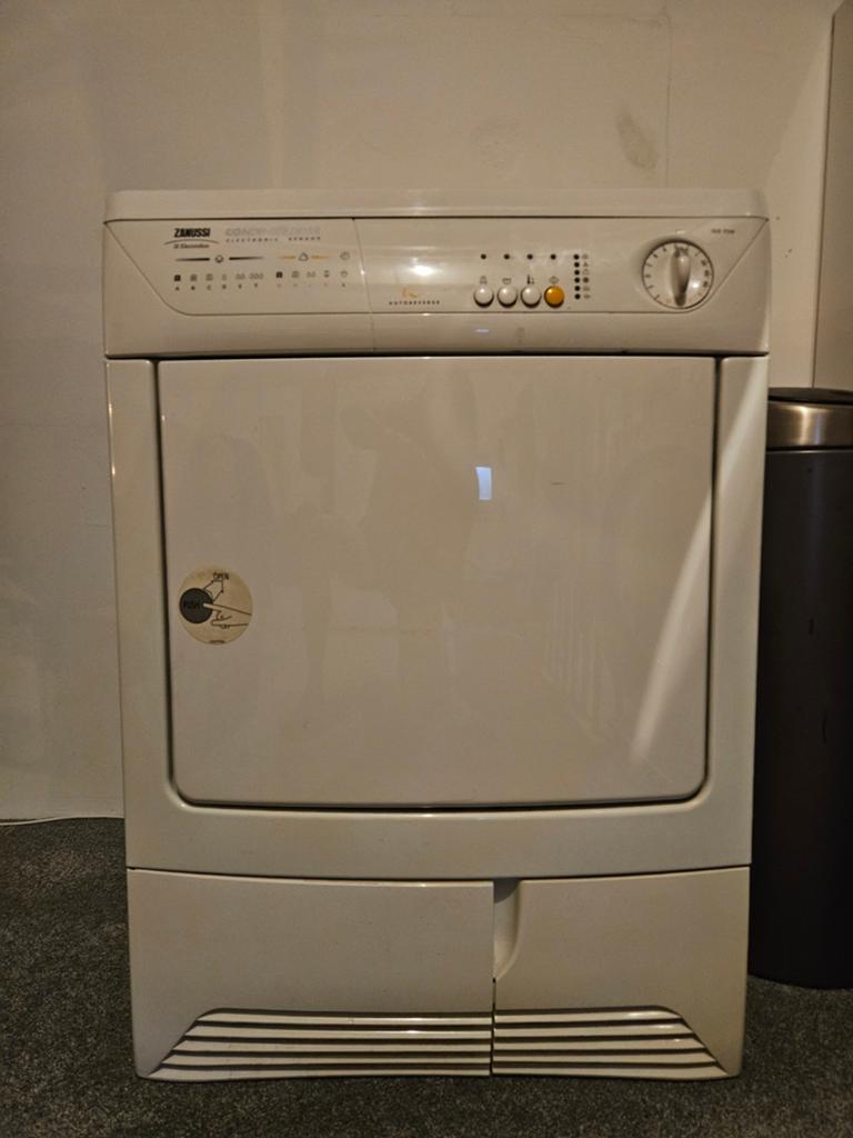 Zanussi Condensdroger TCE 7114 - Betrouwbaar en Efficiënt, Ophalen, 6 tot 8 kg, Gebruikt, Voorlader