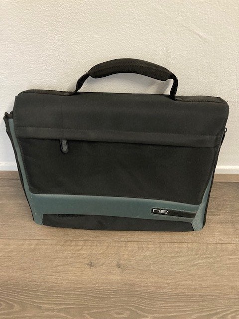 Laptop tas Ne Belkin, 17 inch of meer, Ophalen of Verzenden, Zo goed als nieuw, Zwart