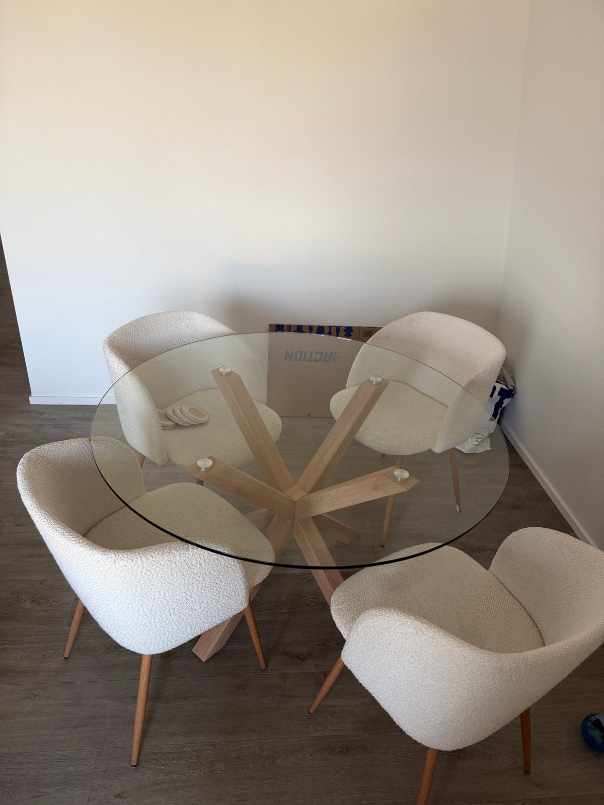 Glazen eettafel met houten onderstel en 4 stoelen, Ophalen, 100 tot 150 cm, Rond, Vier personen
