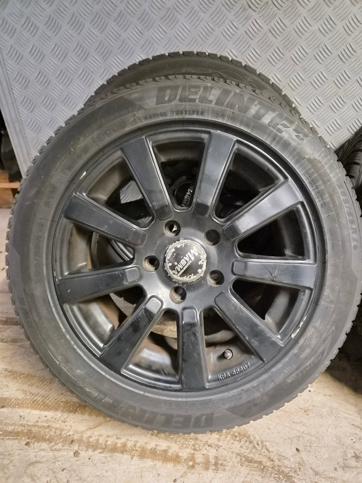 4 Zwarte velgen met z.g.a.n. banden 205/55R16, Ophalen, Gebruikt, 16 inch, Banden en Velgen