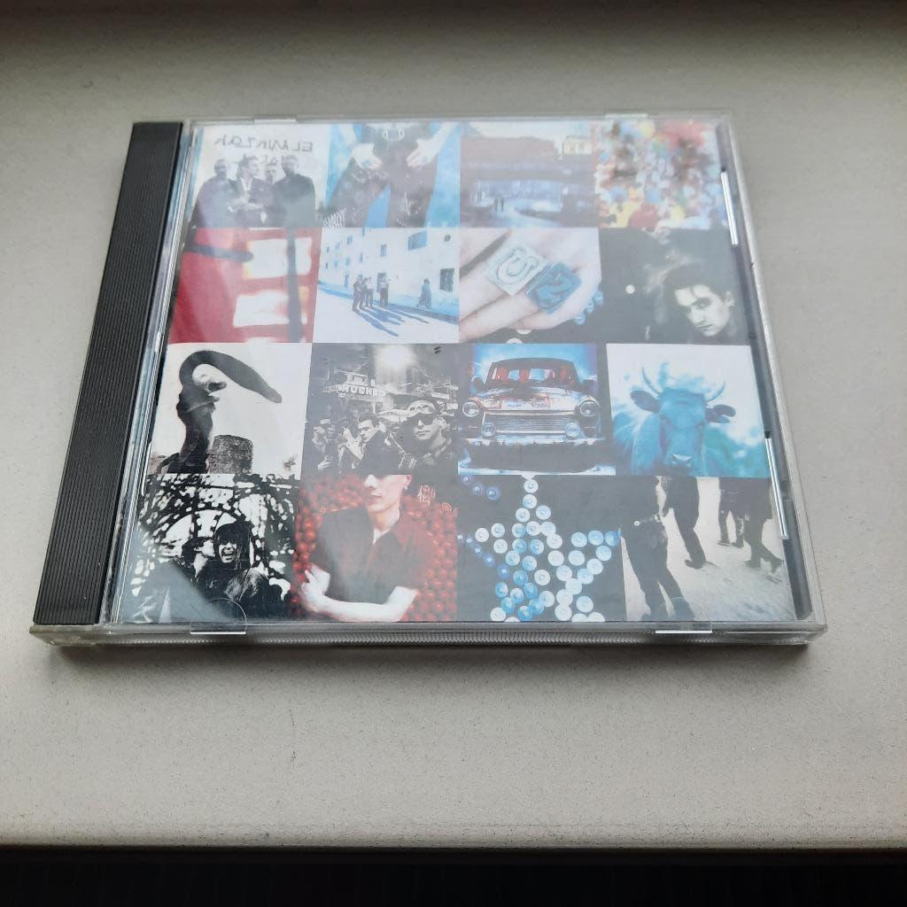 CD van U2 met titel Achtung baby, Ophalen of Verzenden, 2000 - 2009, Zo goed als nieuw