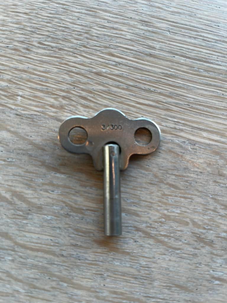 Metalen kloksleutel 3/300, Antiek en Kunst, Antiek | Klokken, Verzenden