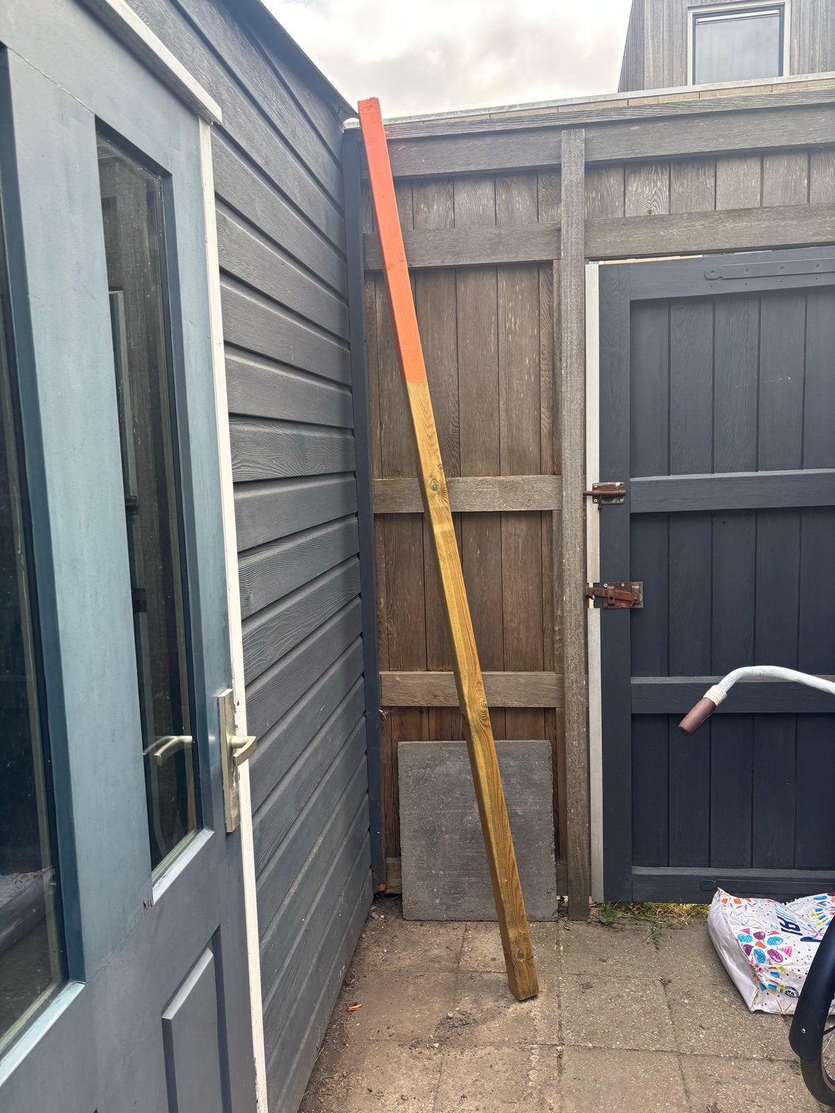 Geïmpregneerde Tuinpaal 270 cm - 90 cm in menie, Ophalen, Nieuw, 250 cm of meer, Palen
