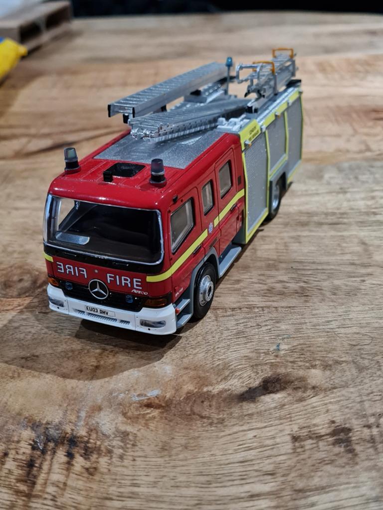 Mercedes - Benz 1:50 Fire Brigade Models, Ophalen of Verzenden, Bus of Vrachtwagen