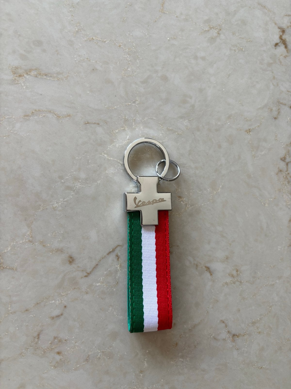 Vespa sleutelhanger met Italiaanse vlag design, Ophalen of Verzenden, Nieuw, Merk
