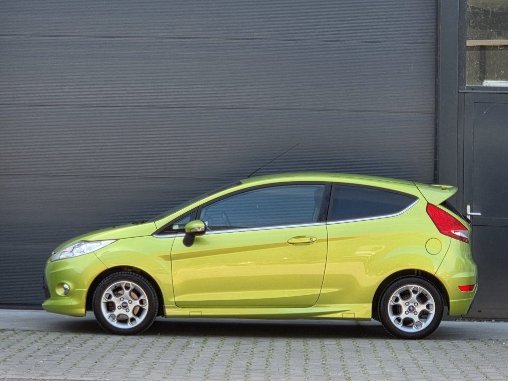 Ford Fiesta 1.4 Titanium luxe uitgevoerd apk 05'27!, Euro 5, Gebruikt, 31 €/maand, 4 cilinders