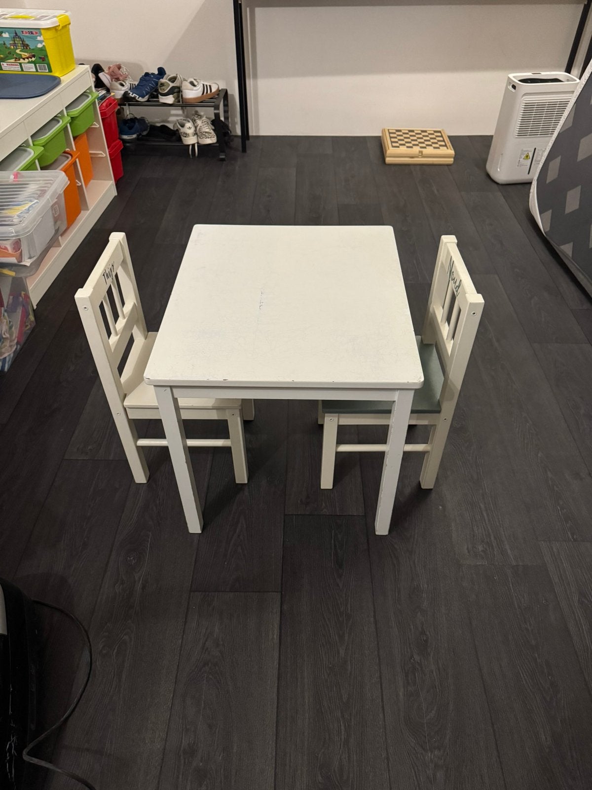 Peuter / kleuter tafeltje en twee stoeltjes, Ophalen, Gebruikt, Tafel(s) en Stoel(en)