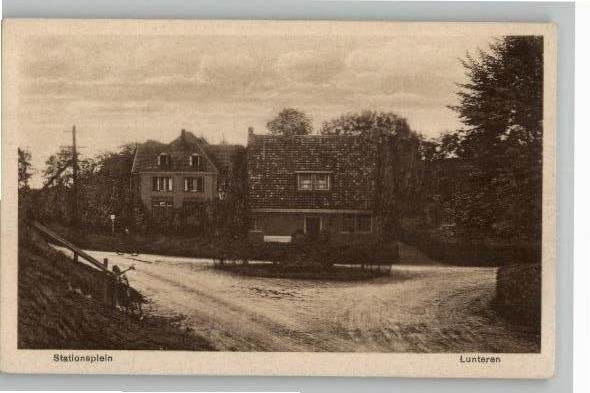 Lunteren Stationsplein uitg J. Oosterhagen, Ophalen of Verzenden, 1920 tot 1940, Ongelopen, Gelderland