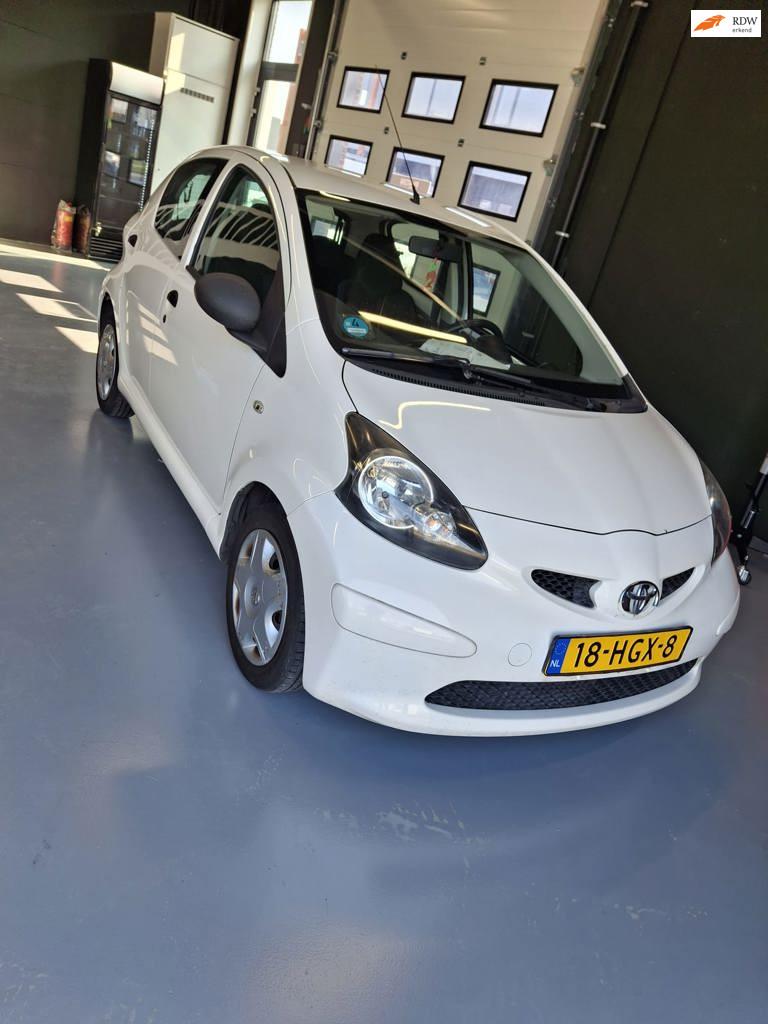 Toyota Aygo APK FEB2027 + NW ONDERHOUD, Voorwielaandrijving, Gebruikt, 4 stoelen, Origineel Nederlands