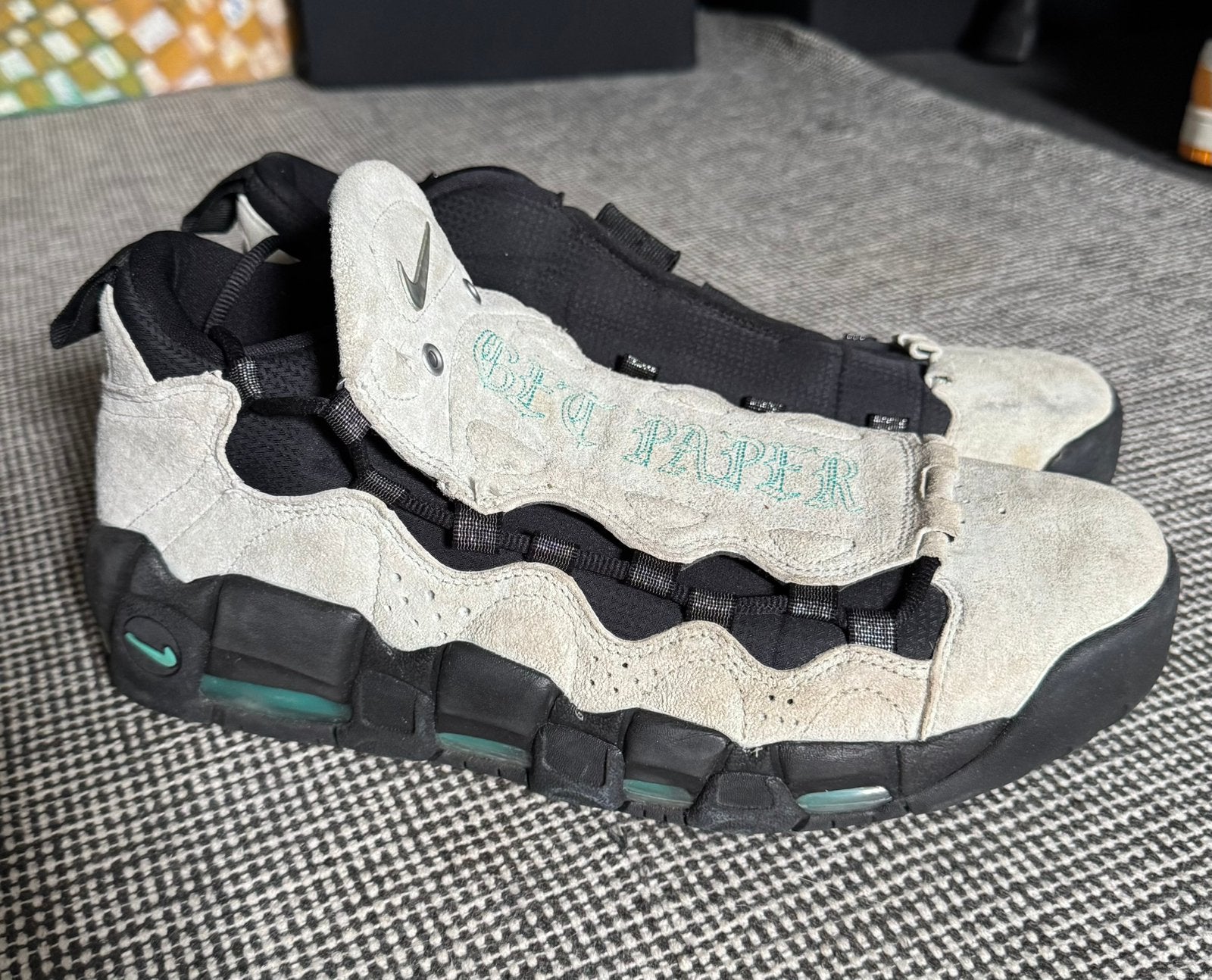 Nike Air More Money 'British Pound' maat 45.5 EU, Ophalen of Verzenden, Gedragen, Zwart, Sneakers of Gympen