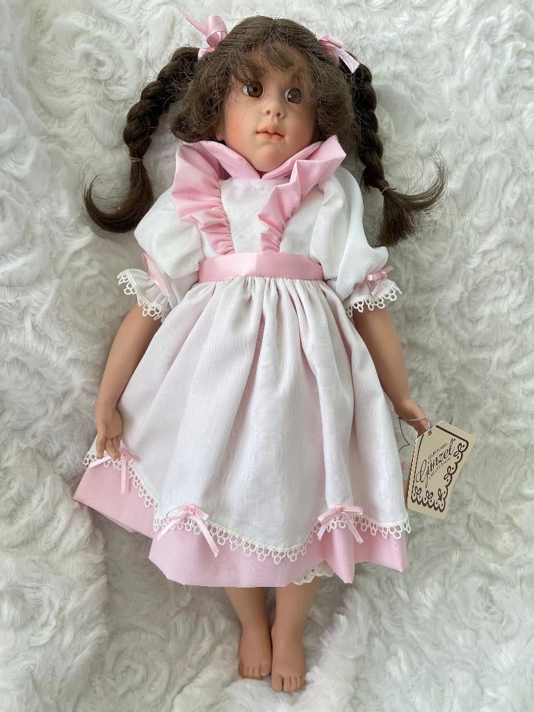 Hildegard Günzel Madame Alexander Amanda, ong. 40cm., Verzamelen, Poppen, Hildegard Günzel, Nieuw, Ophalen of Verzenden, Pop