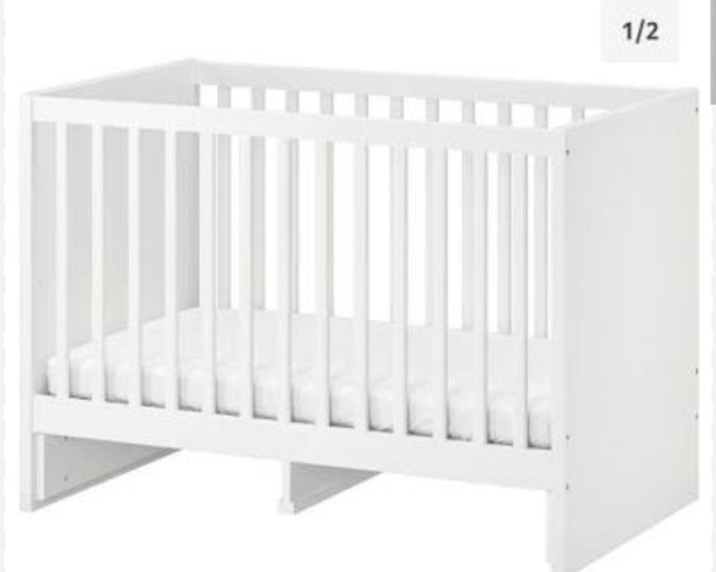 Baby bedje+Commode+matras+ 2 hoeslaken, Kinderen en Baby's, Kinderkamer | Complete kinderkamers, Ophalen, Zo goed als nieuw, Jongetje of Meisje