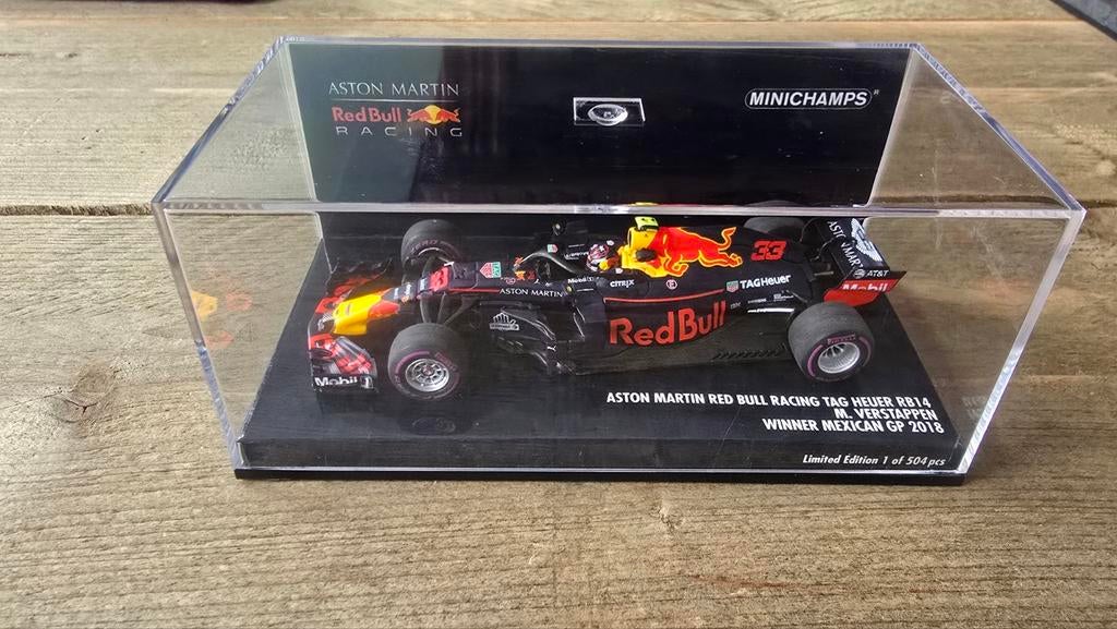 Minichamps Verstappen Winner Mexican GP 2018 1:43, Hobby en Vrije tijd, Modelauto's | 1:43, Ophalen of Verzenden, Zo goed als nieuw