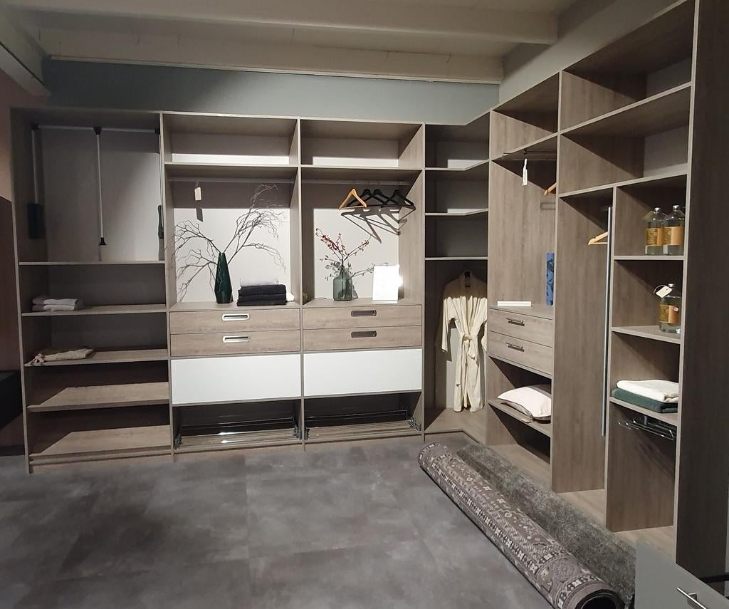 Nieuwe inloopkast in twee delen - Showroommodel, Ophalen