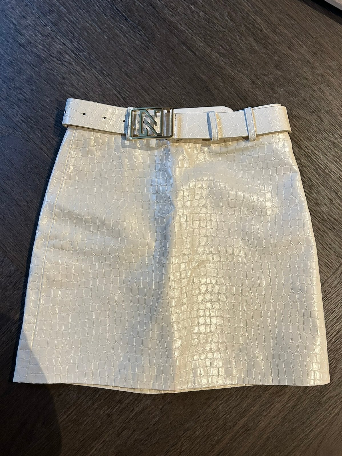 NIKKIE rok wit met riem maat 34, Wit, Ophalen of Verzenden, Zo goed als nieuw, Maat 34 (XS) of kleiner