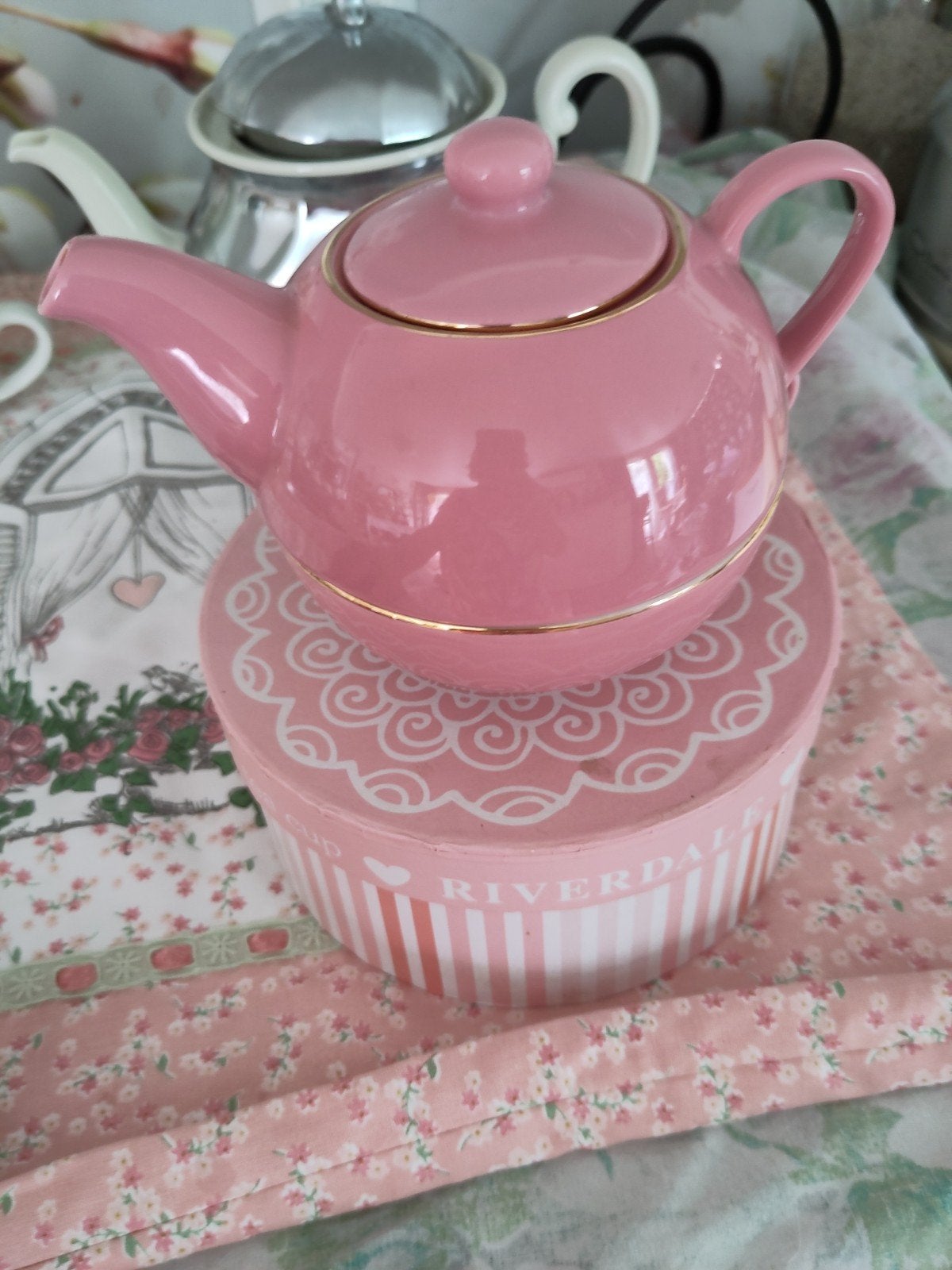 Riverdale theepot met theekop en schotel in kadobox- Oud roz, Ophalen of Verzenden