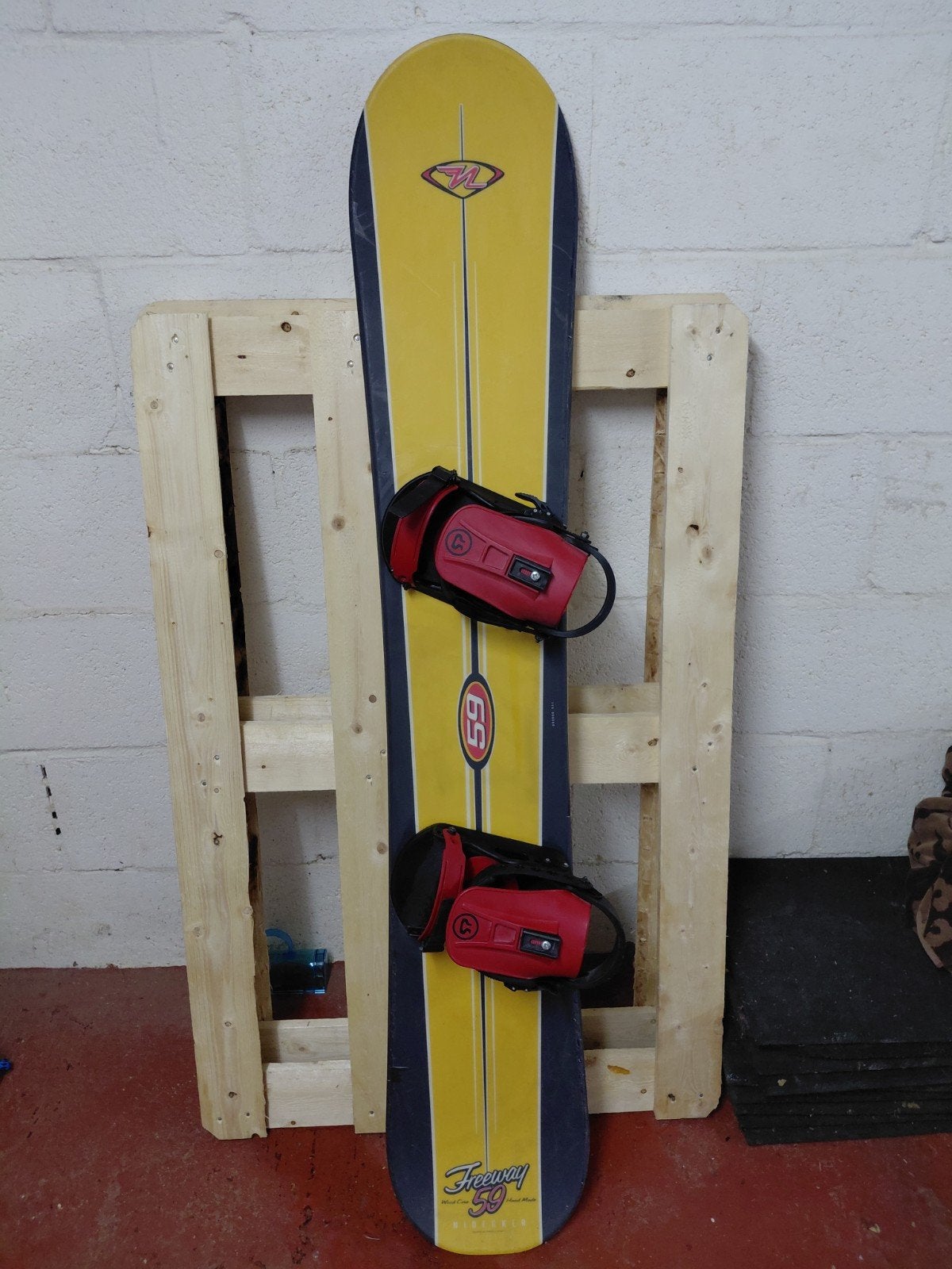 Nidecker Retro Freeway Snowboard 1.59m met Snowpro Bindingen, Sport en Fitness, Ophalen, Gebruikt, Board
