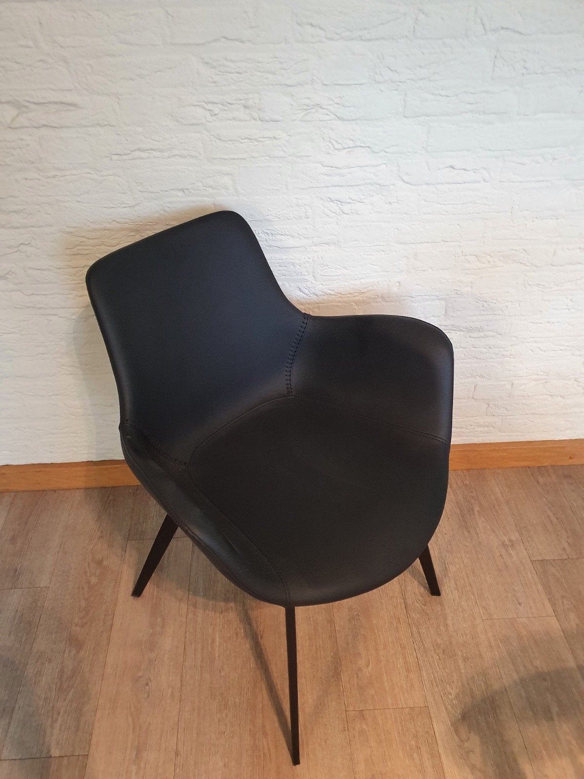 Dan-form stoel zwart kunstleer, Huis en Inrichting, Stoelen, Ophalen, Zwart, Modern, Organisch, Design, Zo goed als nieuw