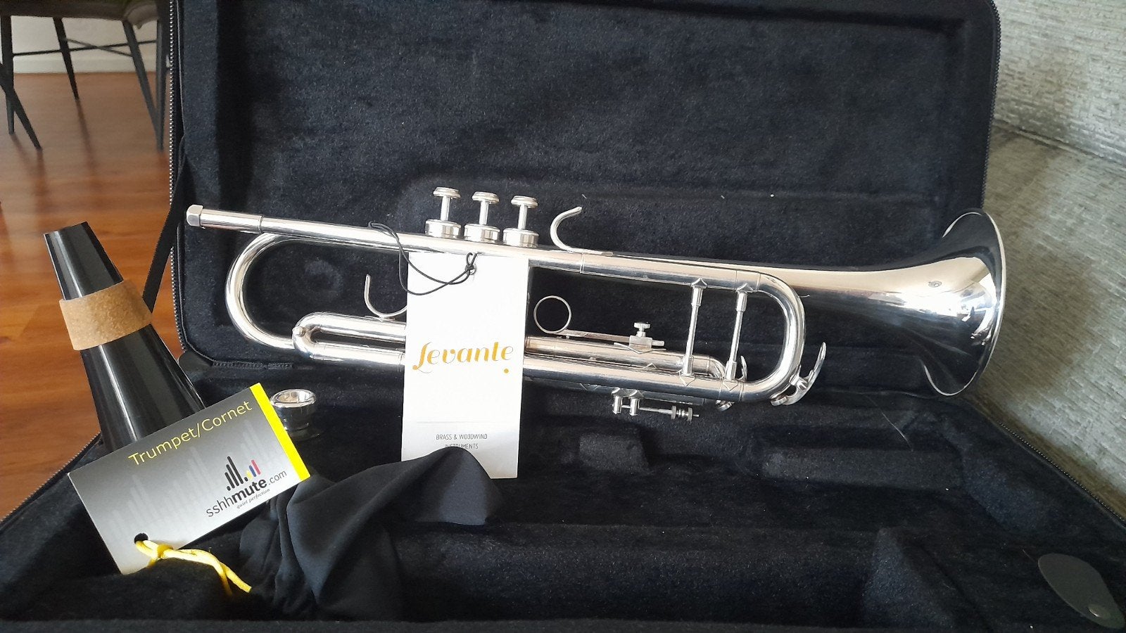 Prima Levante trompet met toebehoren, Muziek en Instrumenten, Blaasinstrumenten | Trompetten, Ophalen, Zo goed als nieuw, Bes-trompet