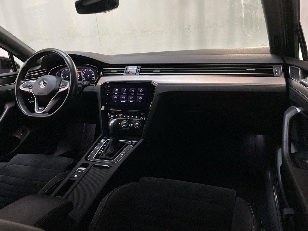 Volkswagen Passat Variant 1.5 TSI 150pk DSG Elegance Busines, Auto's, Volkswagen, 730 kg, 4 cilinders, Zwart, Origineel Nederlands