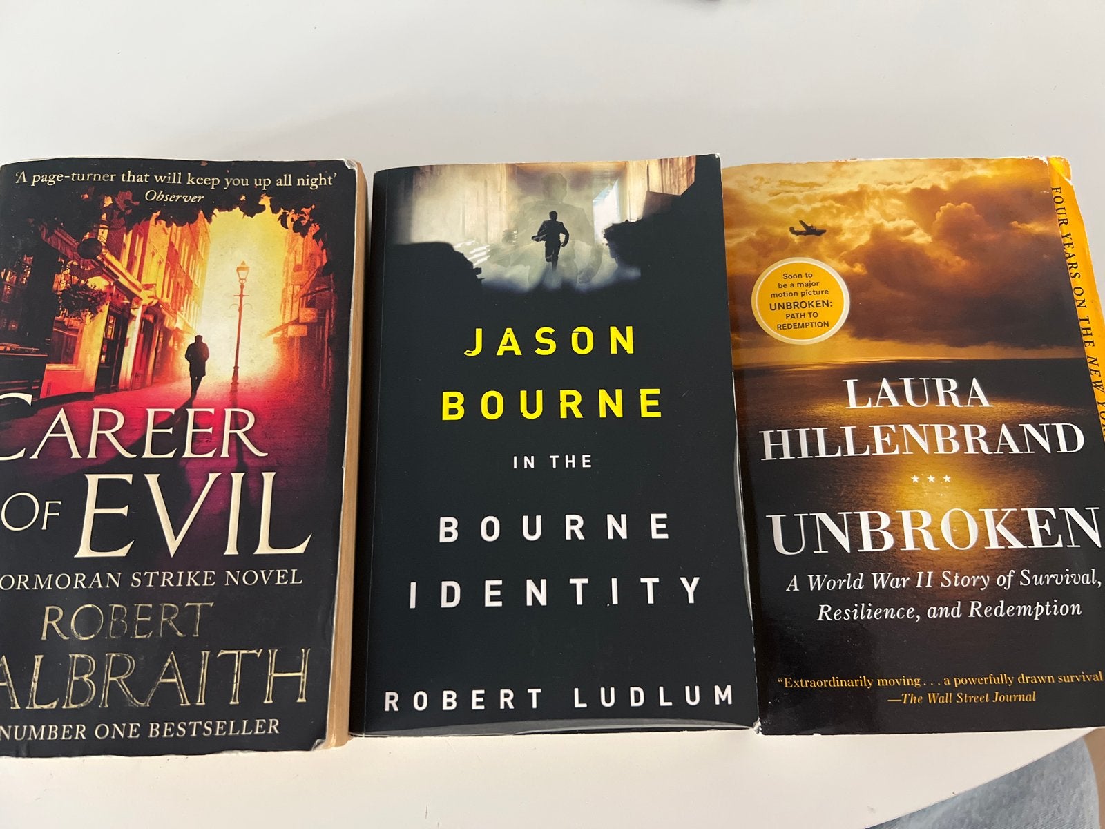 Spannende boeken: Career of Evil, Bourne Identity, Unbroken, Ophalen of Verzenden, Gelezen, Wereld overig