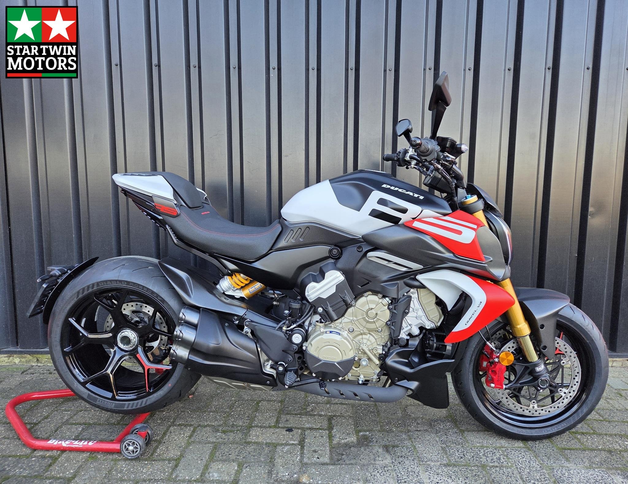 Ducati Diavel V4 RS, Bedrijf, Overig