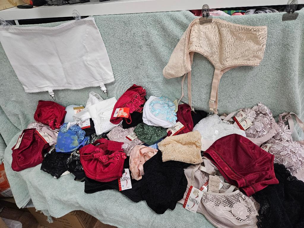Partij diversen lingerie +/- 100stuks zie beschrijving, Kleding | Dames, Ondergoed en Lingerie, BH, Overige kleuren, Verzenden