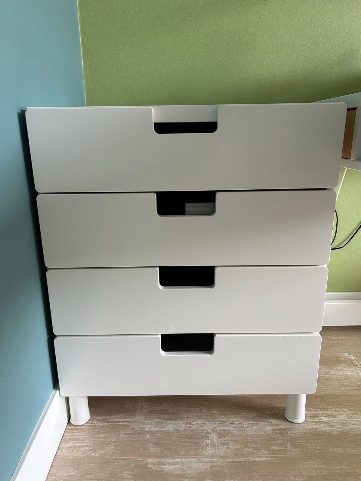 IKEA Stuva Malad ladekast met 4 lades en pootjes, Ophalen, Gebruikt, 100 tot 150 cm, 50 tot 100 cm