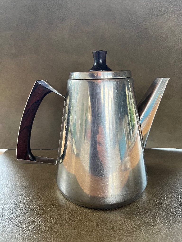VINTAGE ‘50: Verchroomde koffiekan met houten greep, Antiek en Kunst, Antiek | Goud en Zilver, Ophalen of Verzenden