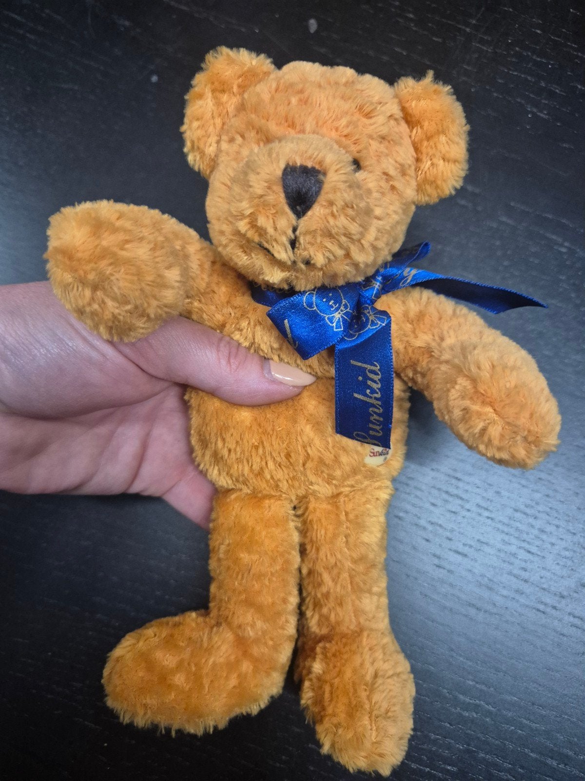 Schattige SunKid Teddybeer met Blauw Lintje, Overige merken, Overige karakters, Beer, Ophalen of Verzenden