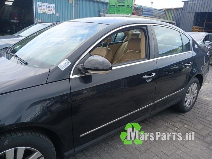 Portier 4Deurs links-voor van een Volkswagen Passat, Gebruikt, -, -, Ophalen of Verzenden