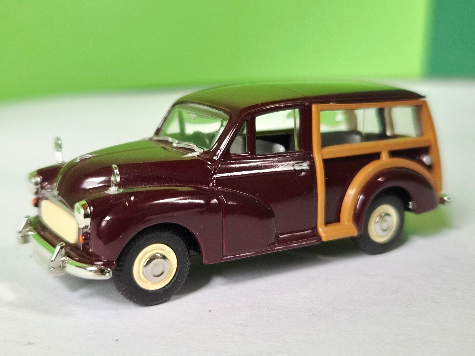 Vanguards Morris Minor Traveller 1:43 schaalmodel, Ophalen of Verzenden, Zo goed als nieuw, Auto, Overige merken