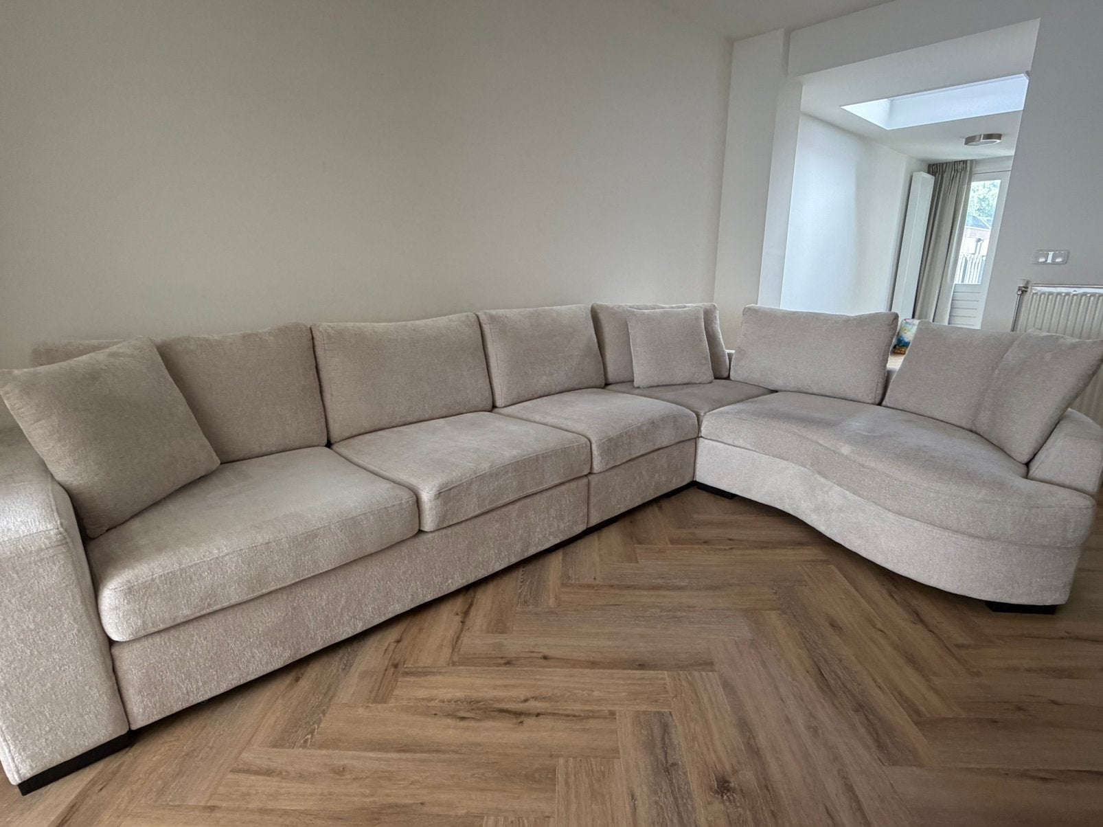 Luxe beige/taupe hoekbank – nog geen jaar oud, Ophalen, Zo goed als nieuw