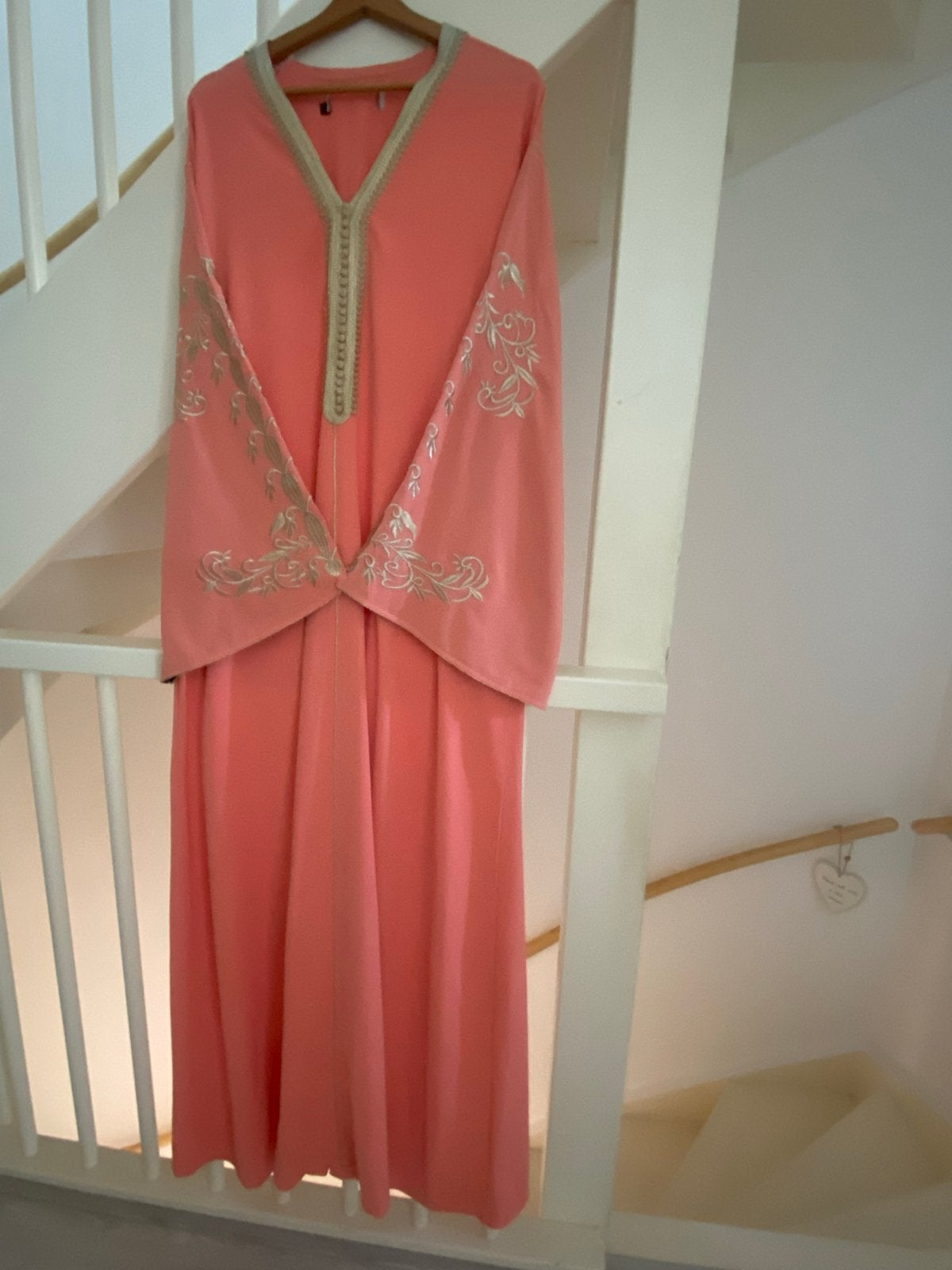Elegante Roze Kaftan met Gouden Borduurwerk, Maat 38/40 (M), Ophalen of Verzenden, Zo goed als nieuw, Roze