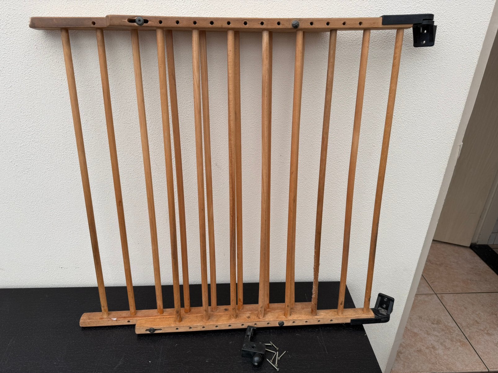 Houten verstelbaar traphekje incl bevestigingsmaterialen, Kinderen en Baby's, Traphekjes, Ophalen, Gebruikt, 100 tot 115 cm, Schroefhekje