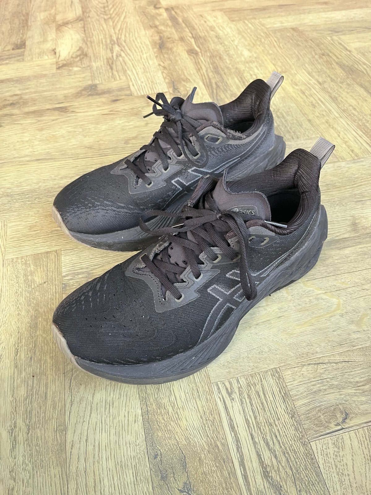 Asics Novablast 4 Hardloopschoenen Maat 44, Gebruikt, Hardloopschoenen, Ophalen of Verzenden, Hardlopen