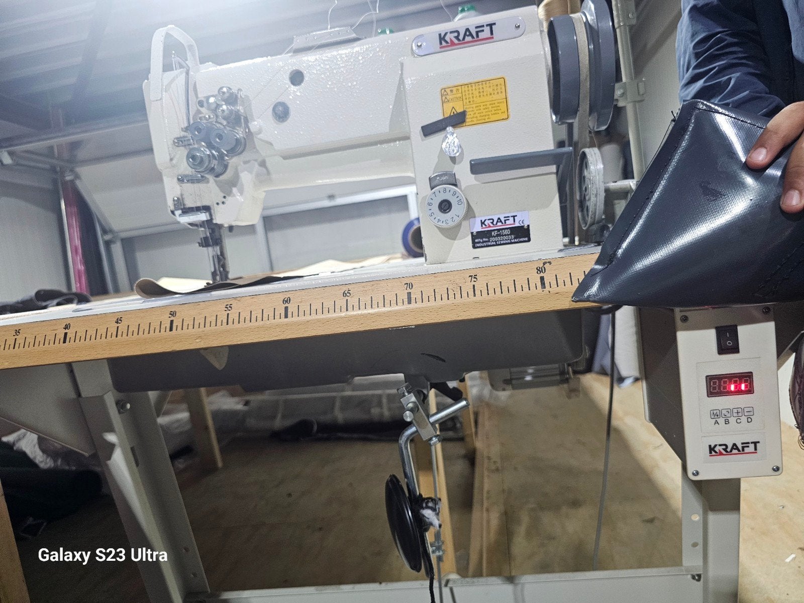 Dubbelnaald kraft naaimachine  kf 1560, Ophalen, Communicatie